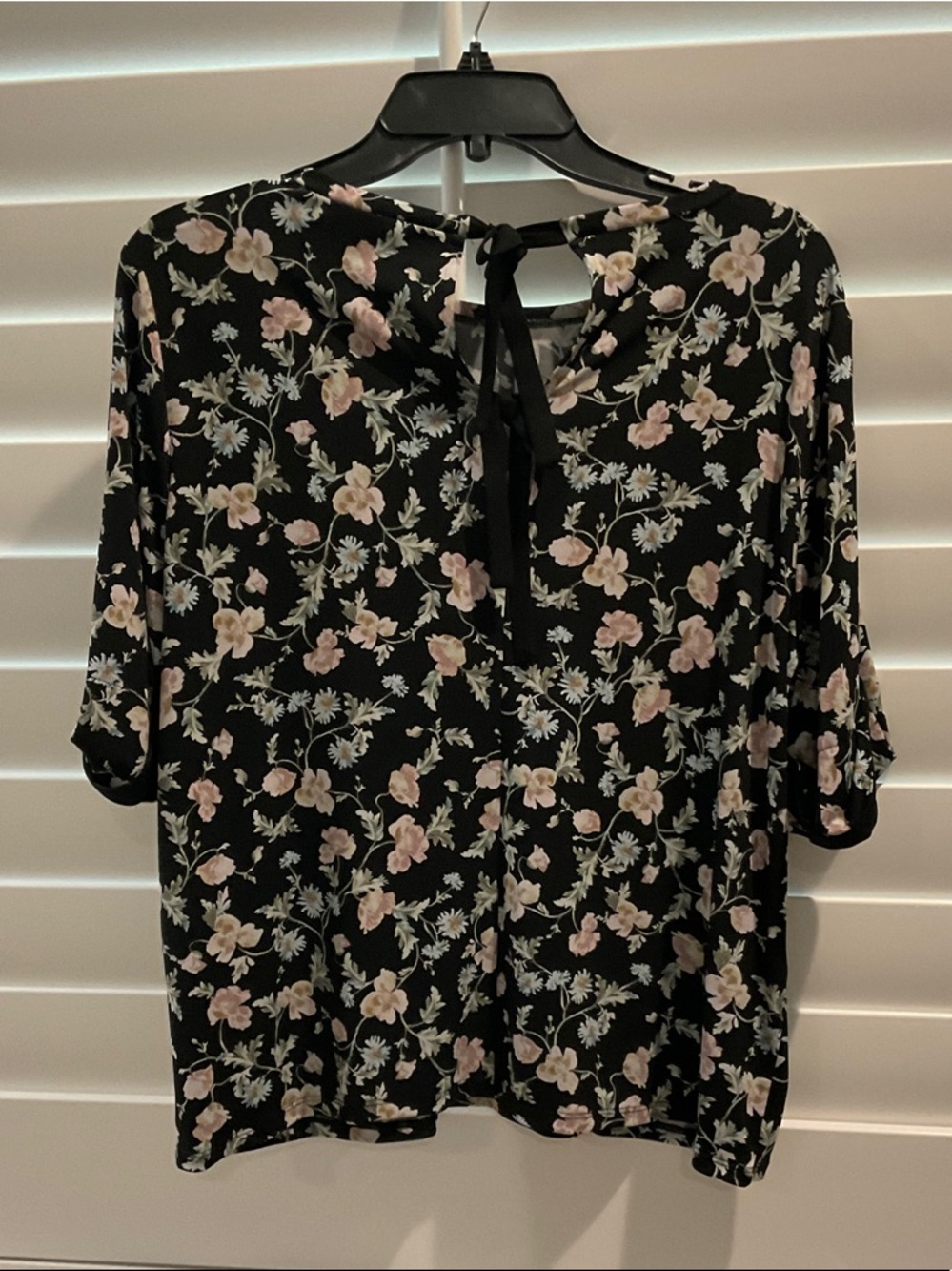 CeCe Black Floral Tie-Back Blouse